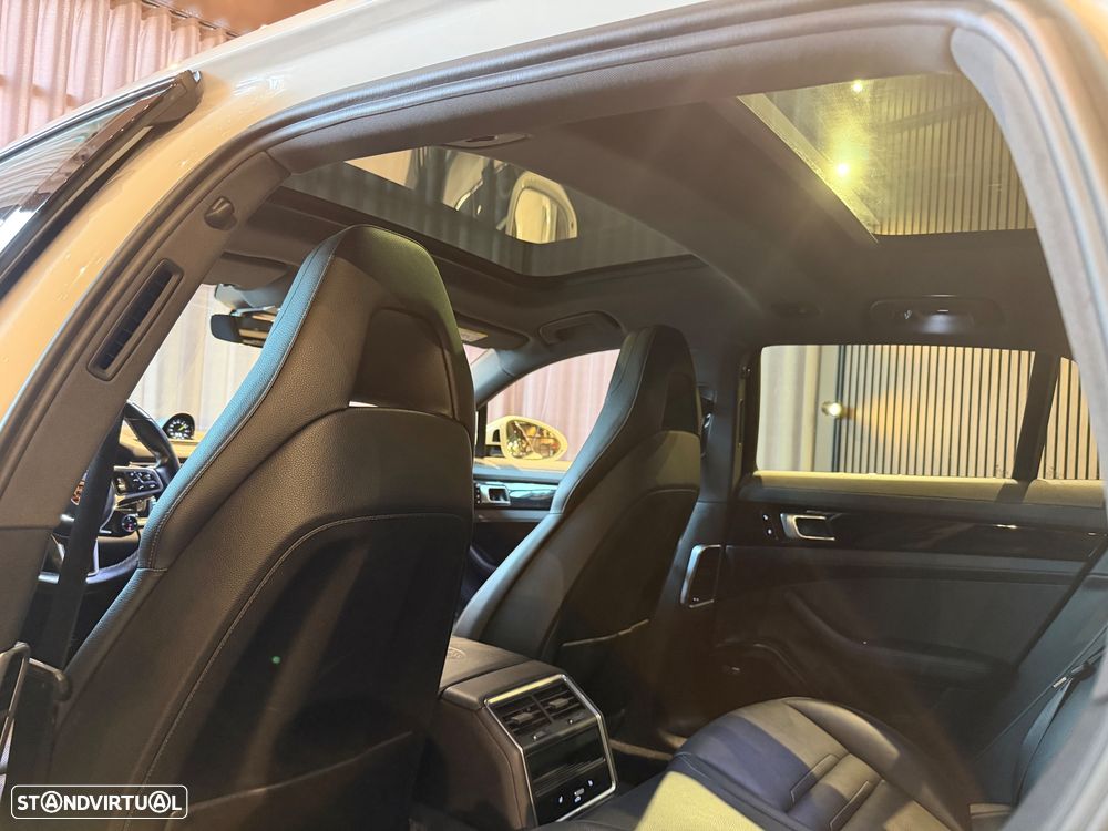 Porsche Panamera Sport Turismo 4 E-Hybrid Platinum Edition - 36
