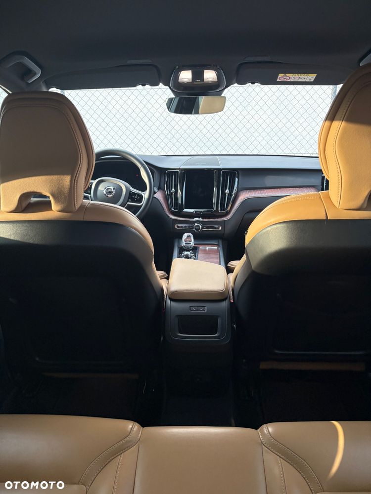 Volvo XC 60 B5 B AWD Plus Dark - 9