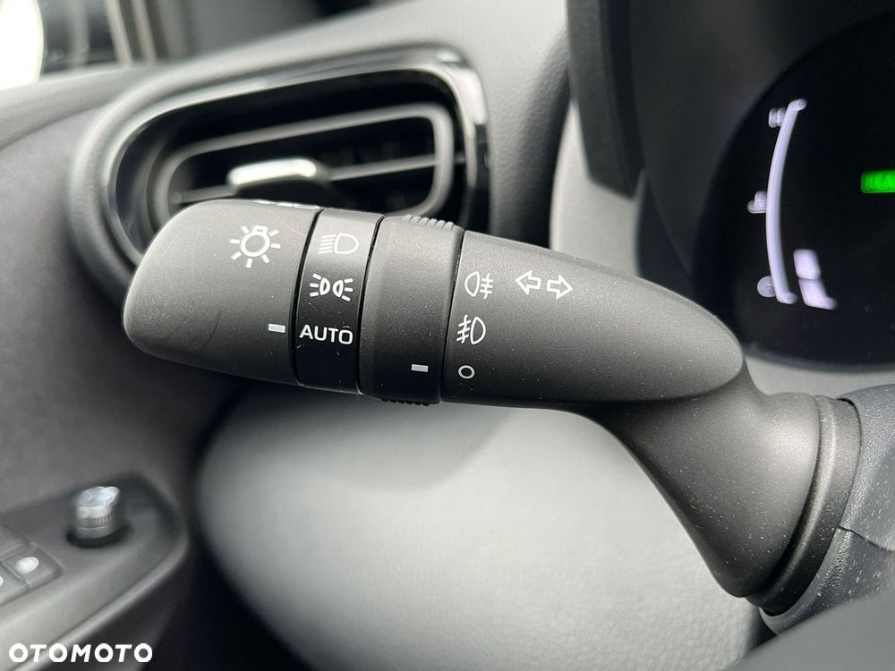 Toyota Yaris Hybrid 1.5 Style - 26