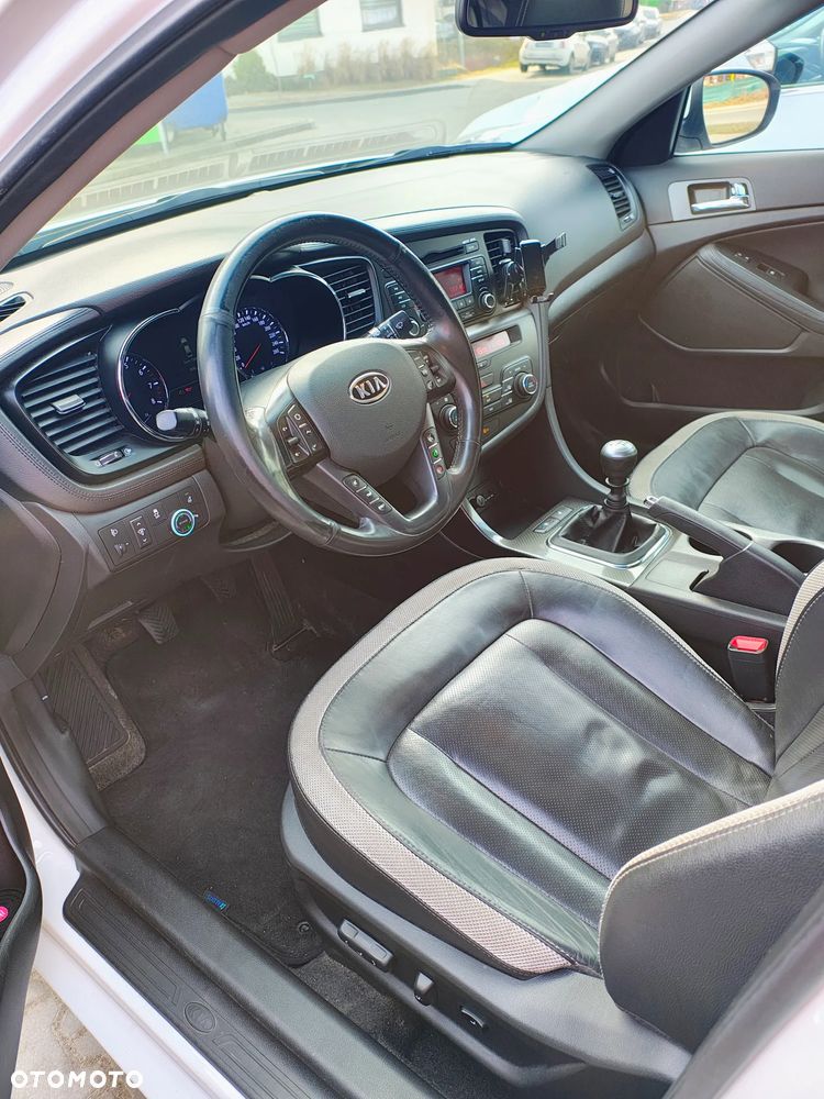 Kia Optima 2.0 L - 11