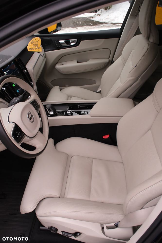Volvo XC 60 B4 B Plus Dark - 19