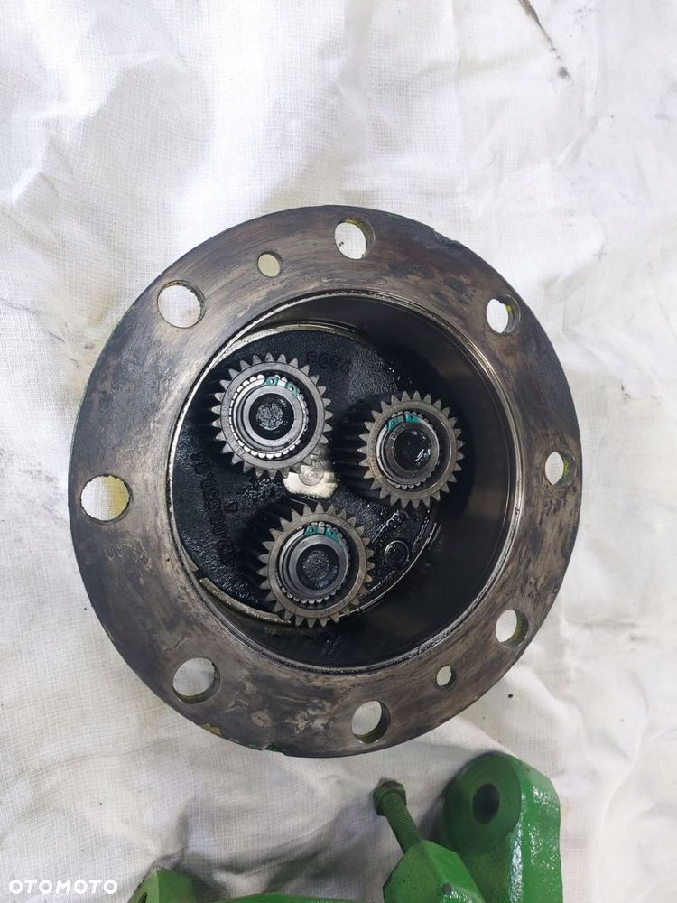 ZWOLNICA ZWROTNICA PRAWA PRZÓD PRZEDNIA JOHN DEERE 6110R - 5