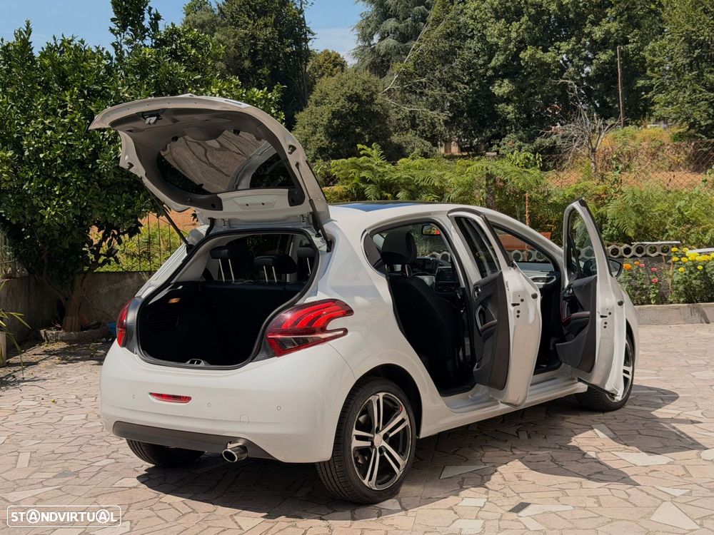 Peugeot 208 1.2 PureTech GT Line - 12
