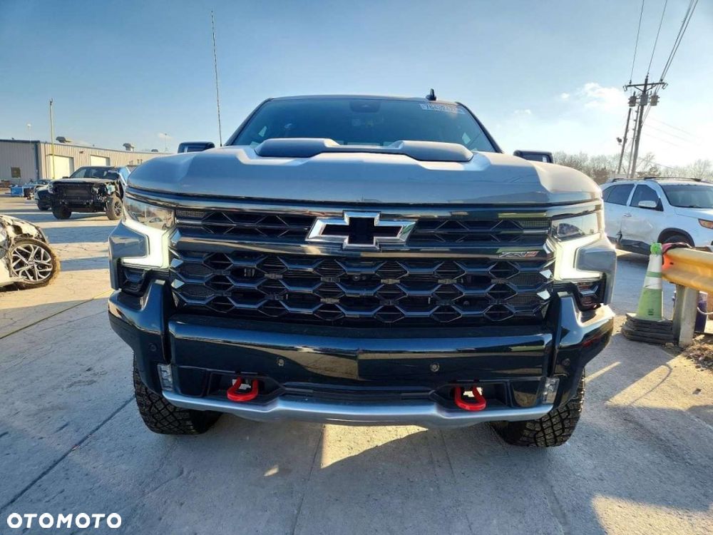 Chevrolet Silverado - 3