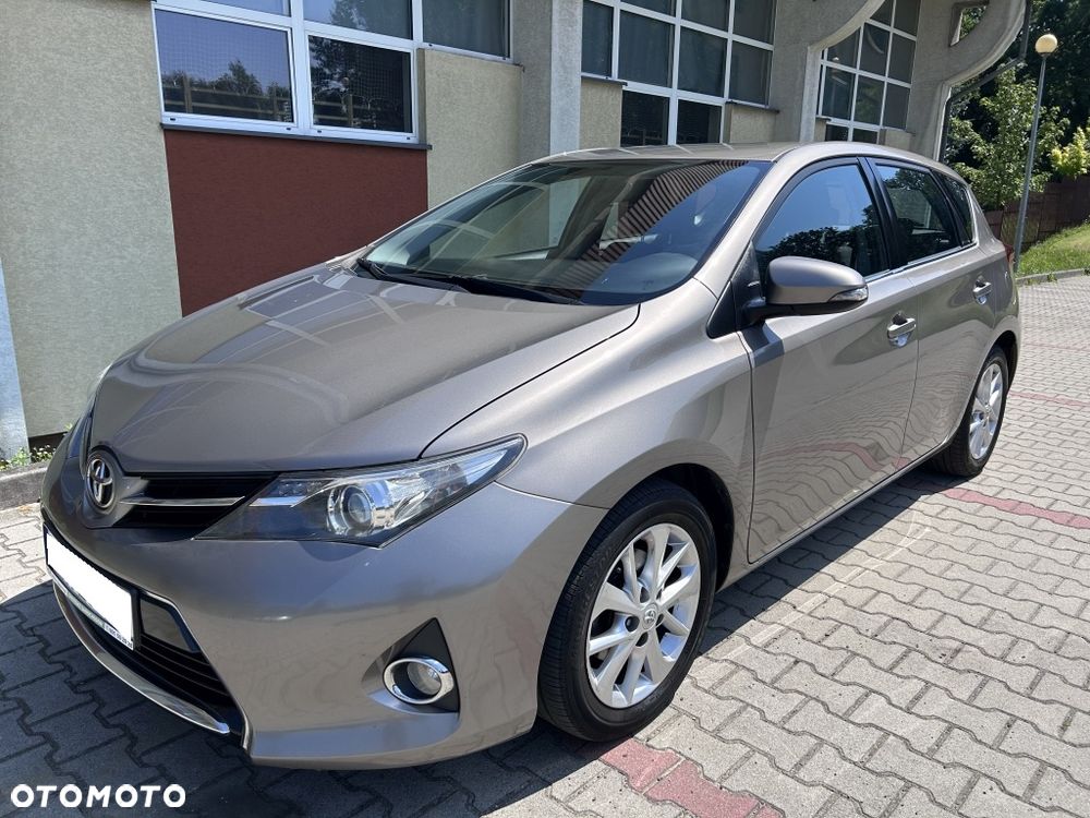 Toyota Auris 1.33 Dual-VVT-i Comfort - 1