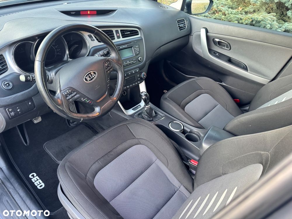 Kia Ceed - 12