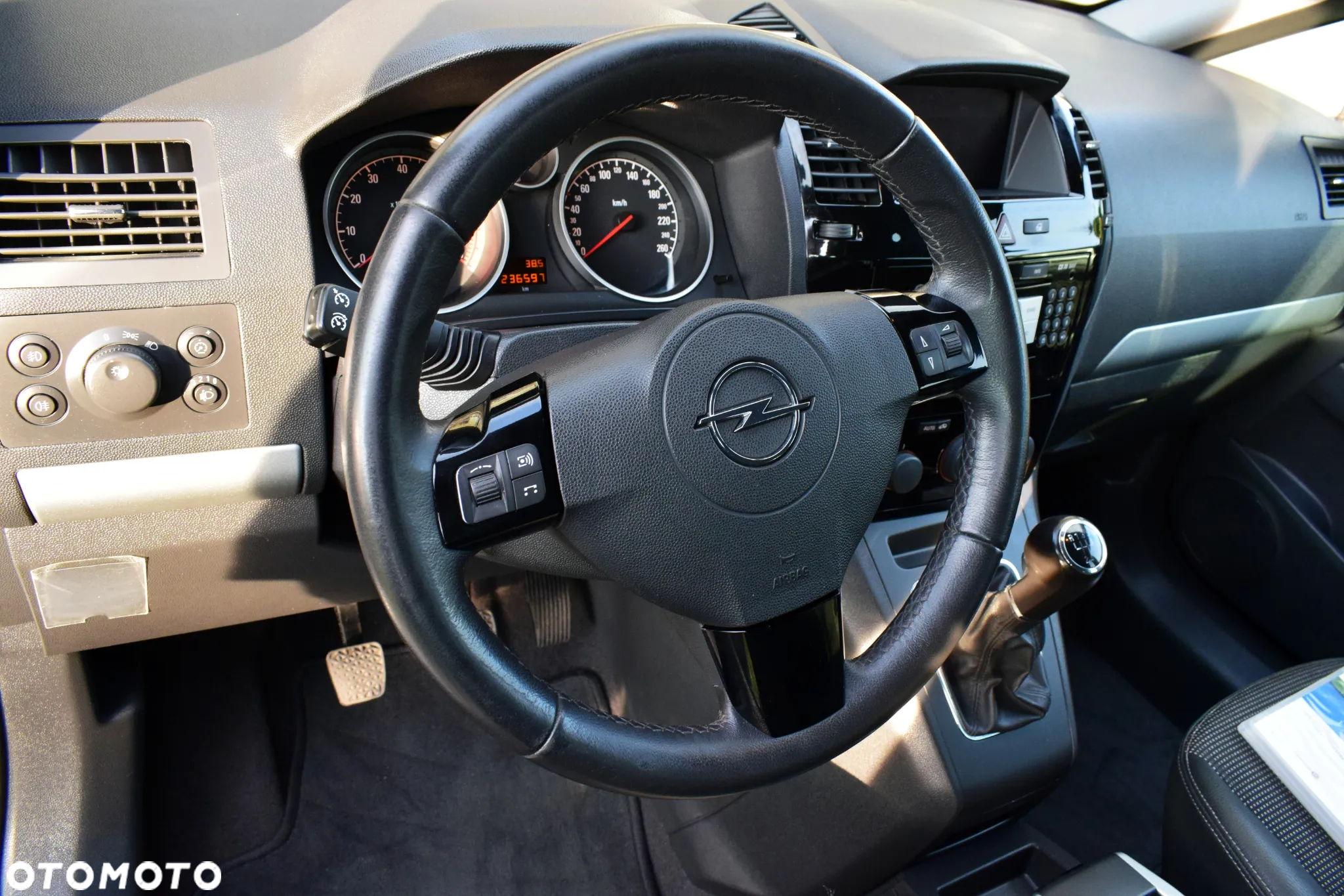 Opel Zafira 1.8 Cosmo - 29