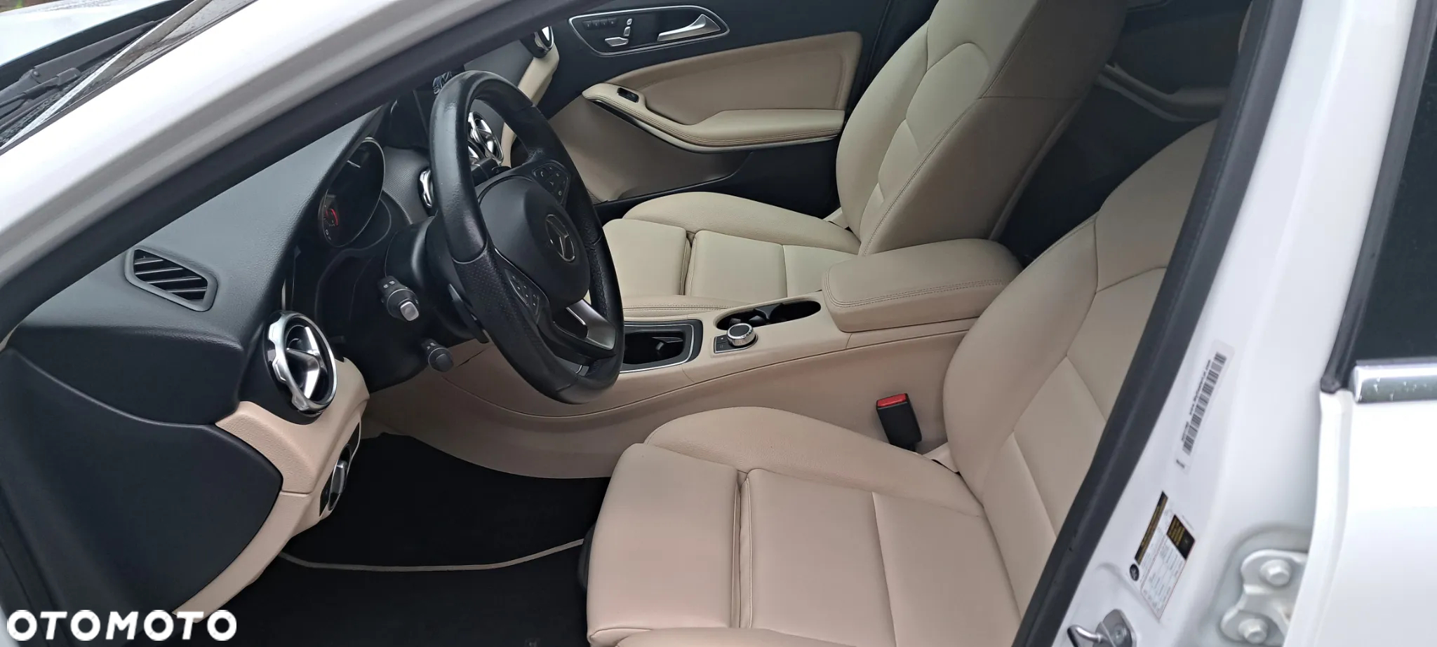 Mercedes-Benz GLA 250 7G-DCT - 17