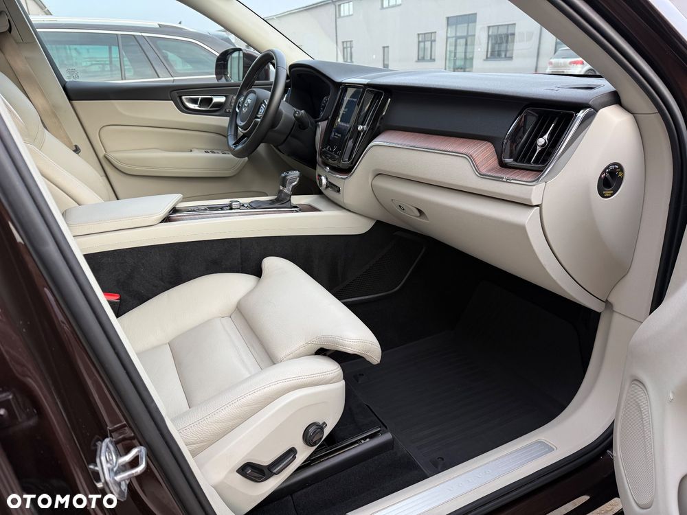 Volvo XC 60 D4 Momentum - 22