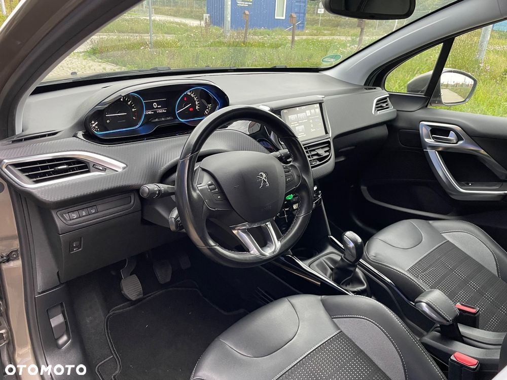 Peugeot 2008 1.2 Pure Tech Allure S&S - 13