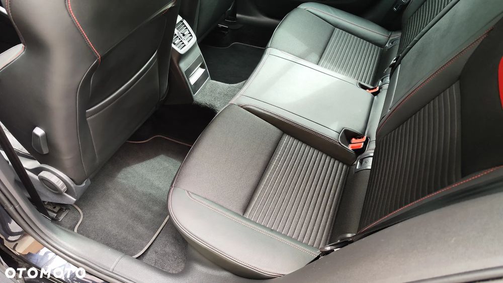 Skoda Octavia 2.0 TDI DSG RS - 25