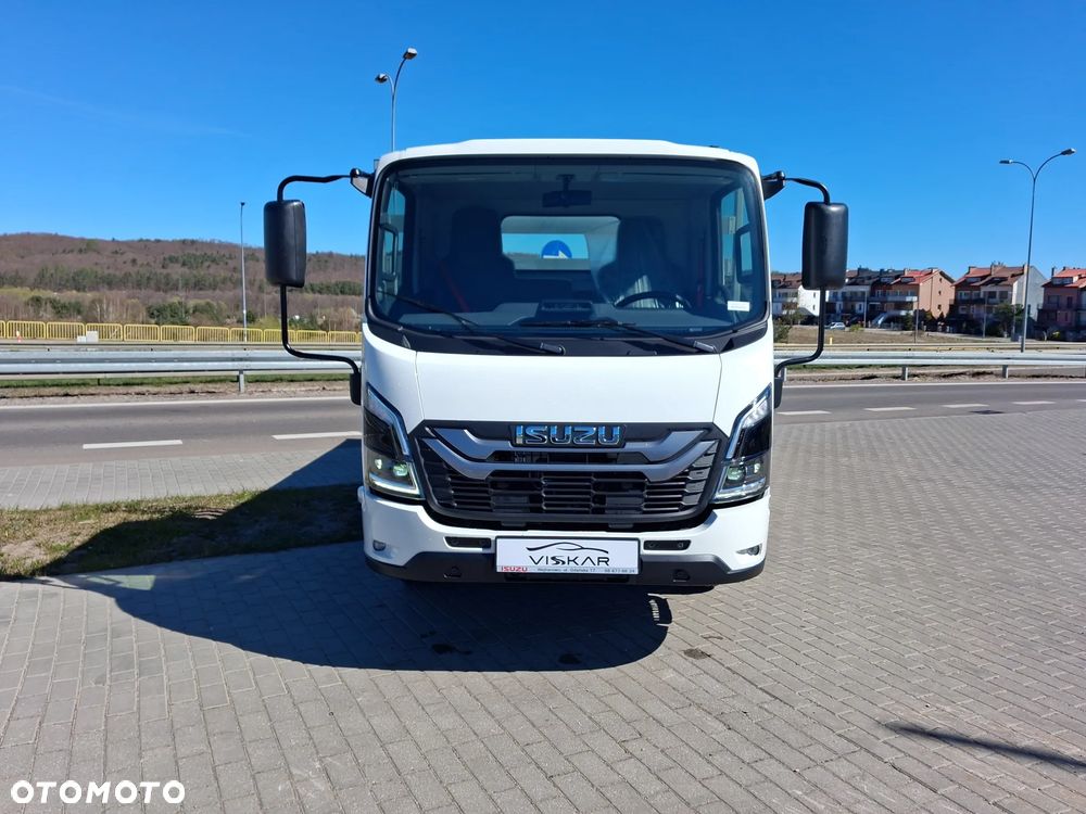 Isuzu M27 skrzynia otwarta 4.5m - 4