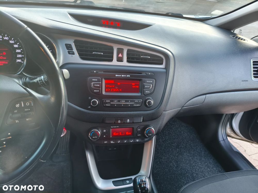 Kia Ceed 1.6 CRDi 128 Dream Team Edition - 27