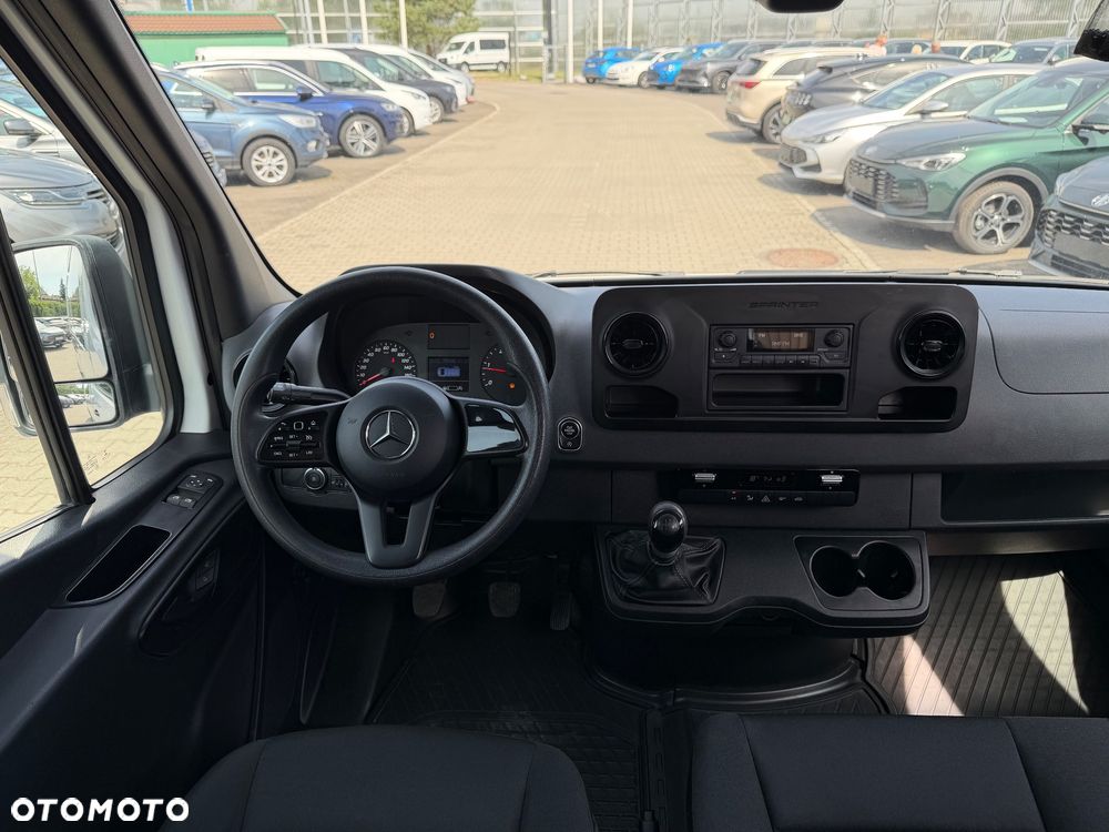 Mercedes-Benz Sprinter - 33