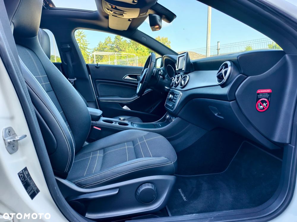 Mercedes-Benz CLA 200 7G-DCT - 15