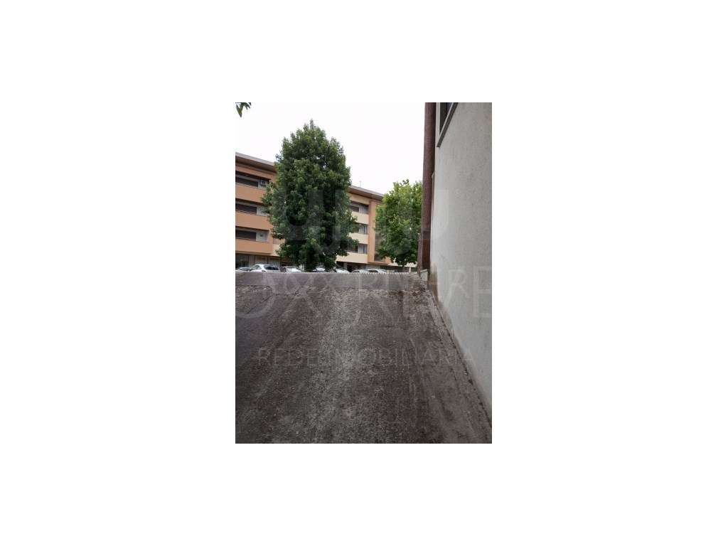 Garagens no Centro de Melgaço - Grande imagem: 2/4