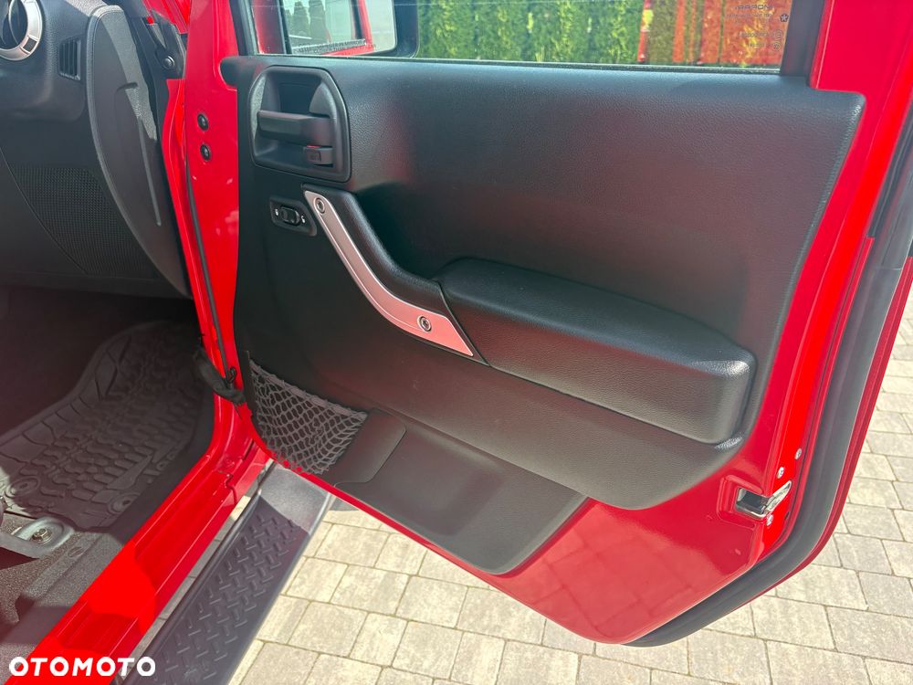 Jeep Wrangler 3.6 Unlim Sahara - 21