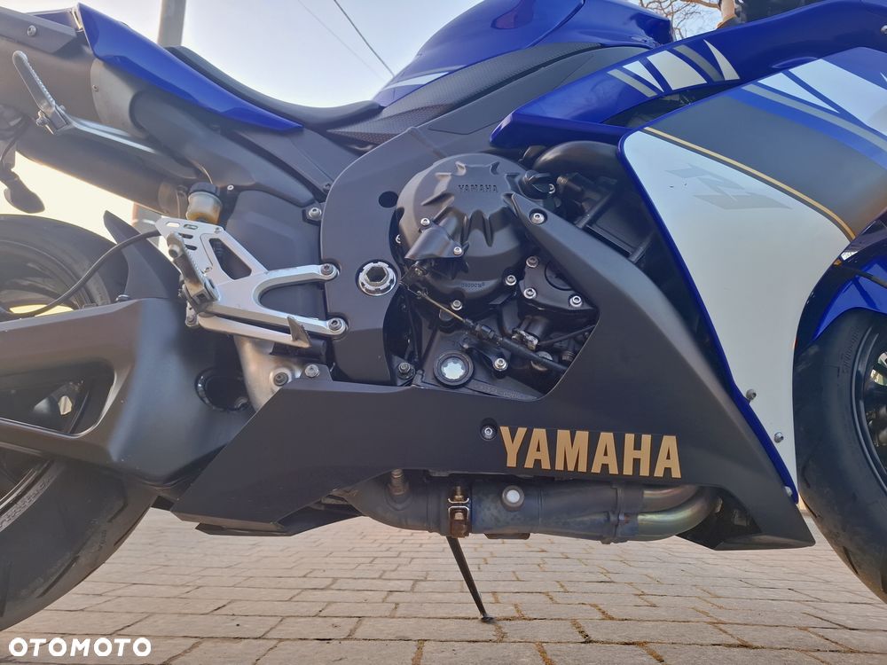 Yamaha R1 - 16