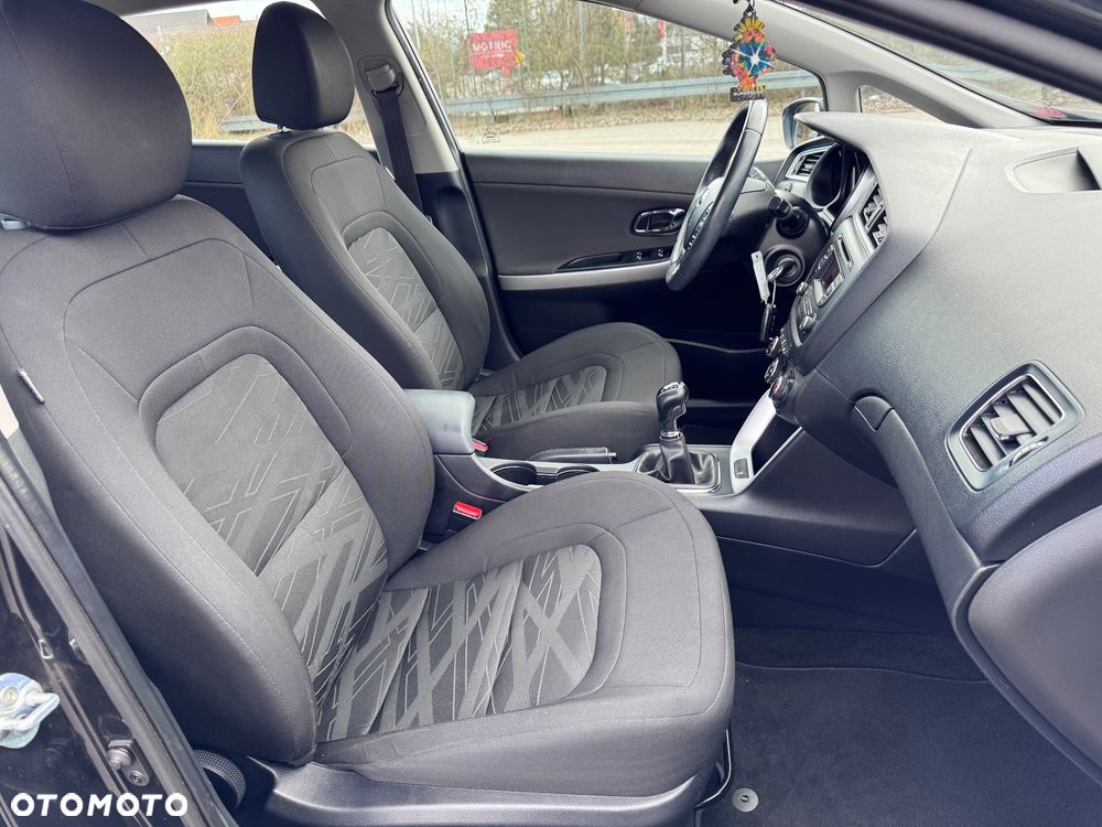 Kia Ceed - 11