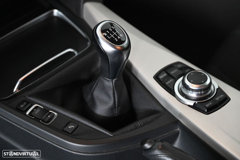 BMW 318 d Touring Advantage - 22