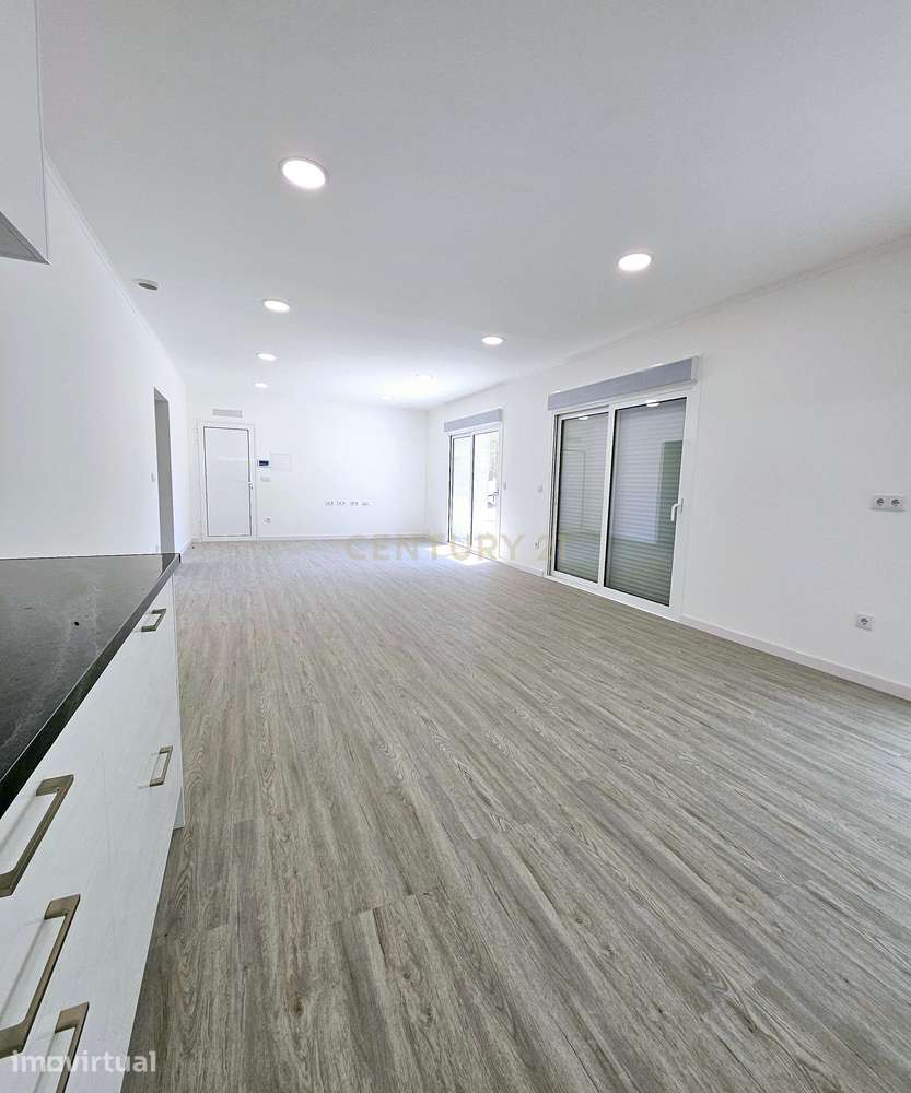 Moradia T3 nova, com garagem, jardim e quintal em Anadia - Grande imagem: 2/32
