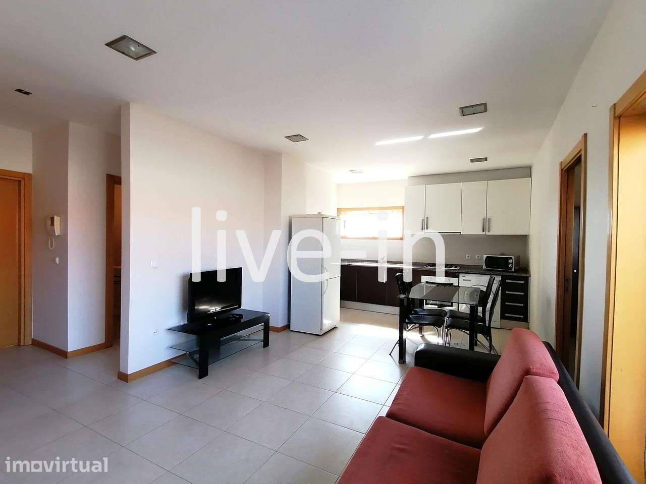 Apartamento T3 mobilado junto ao Glicínias - Grande imagem: 2/12