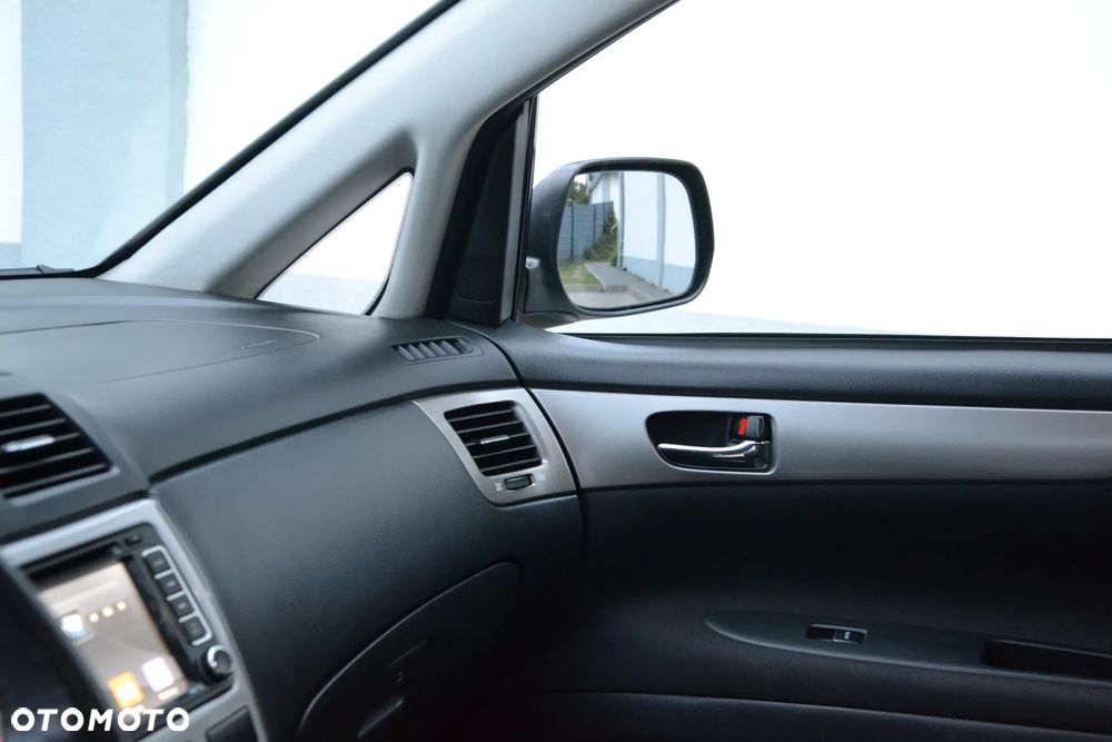 Toyota Avensis Verso 2.0 - 39