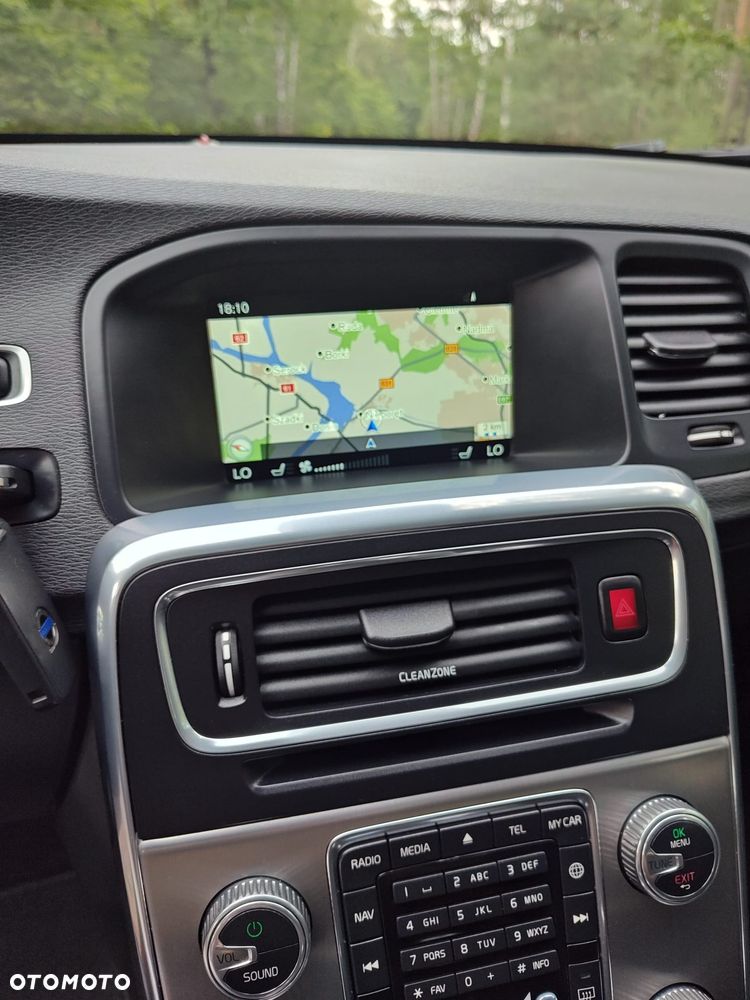 Volvo V60 D4 Momentum - 13