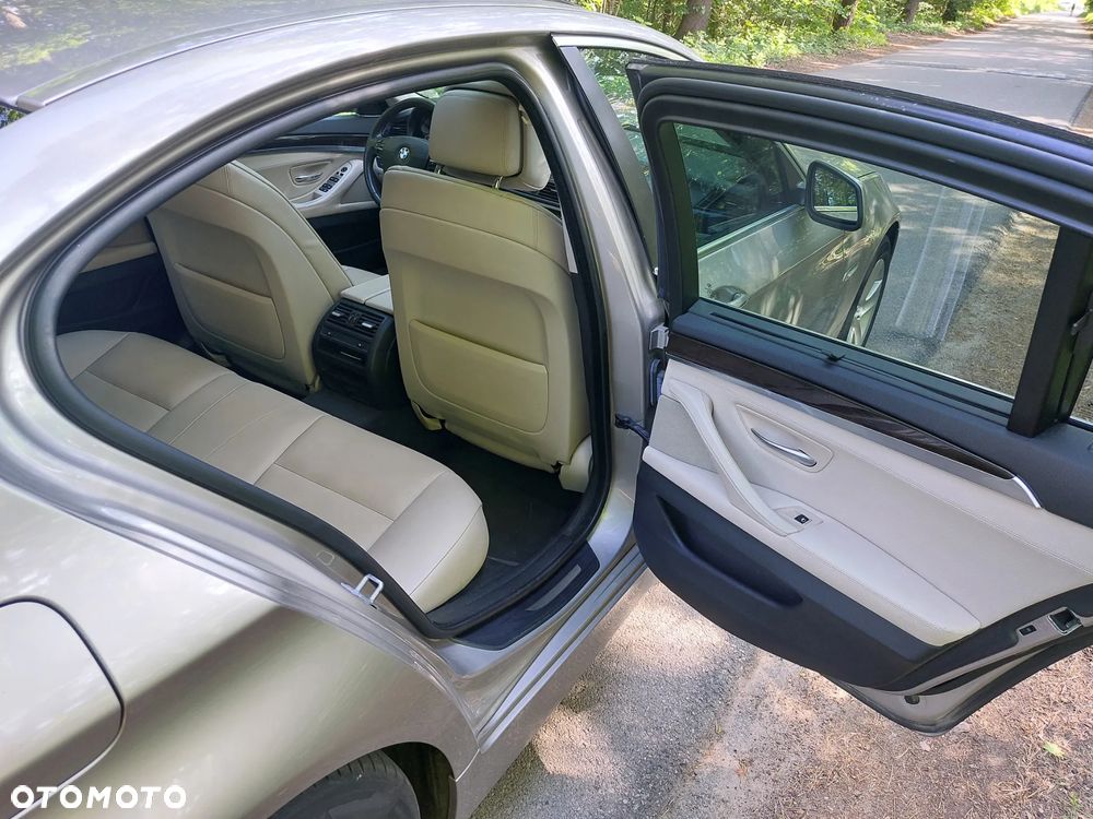 BMW Seria 5 528i xDrive - 10