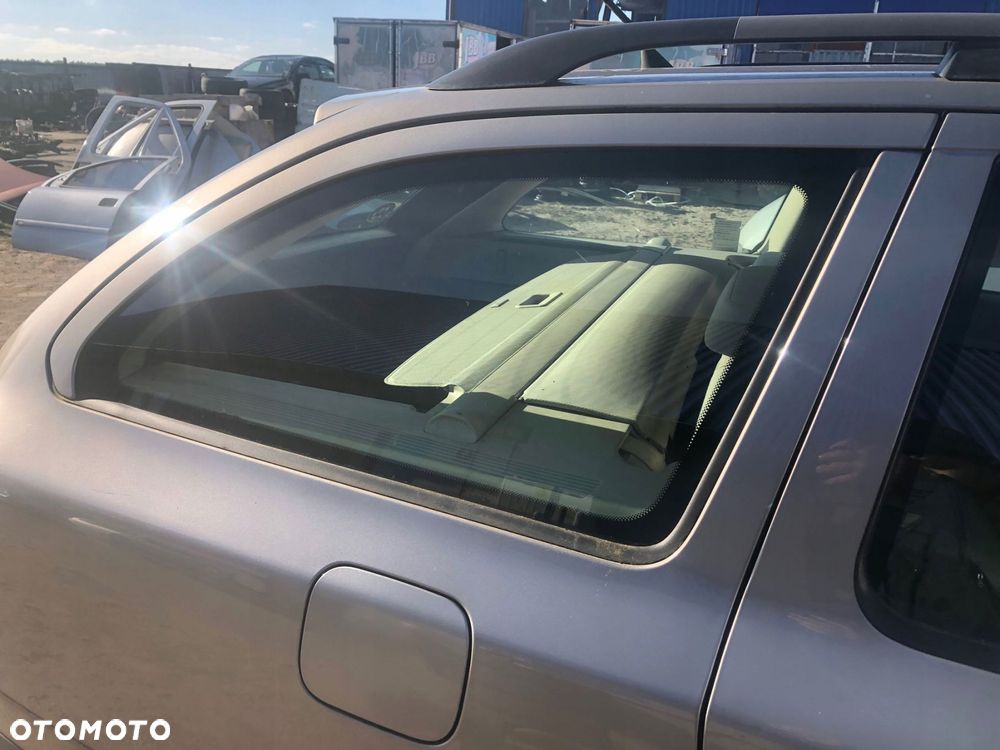 SKODA OCTAVIA II 1Z 04-08 SZYBA KAROSERYJNA TYŁ PRAWA KOMBI 5D - 2