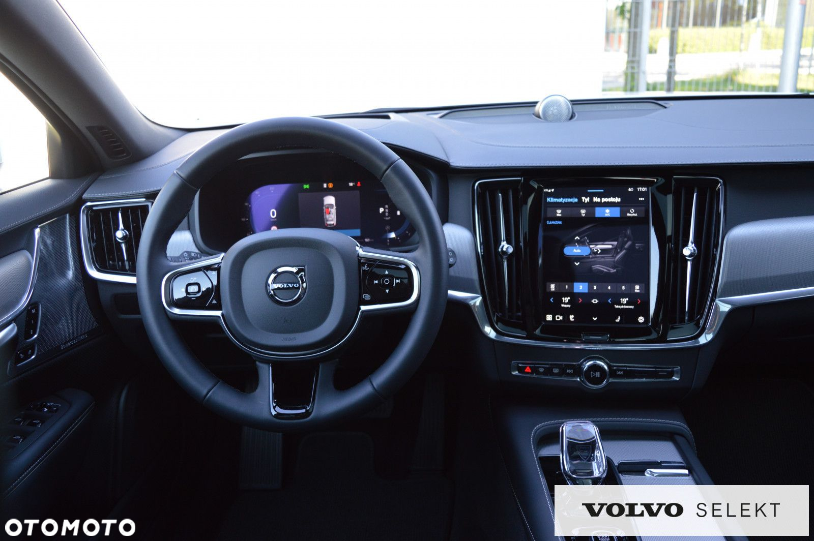 Volvo V90 Cross Country - 30