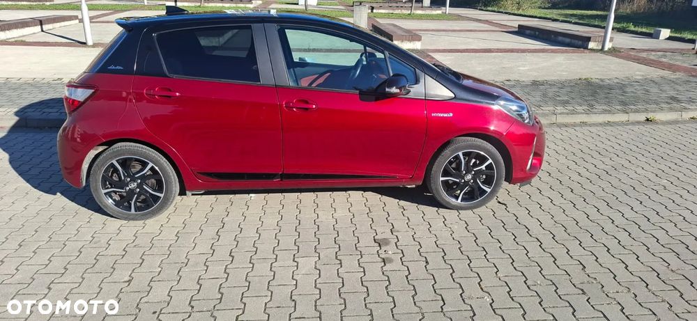 Toyota Yaris Hybrid 100 Dynamic - 8