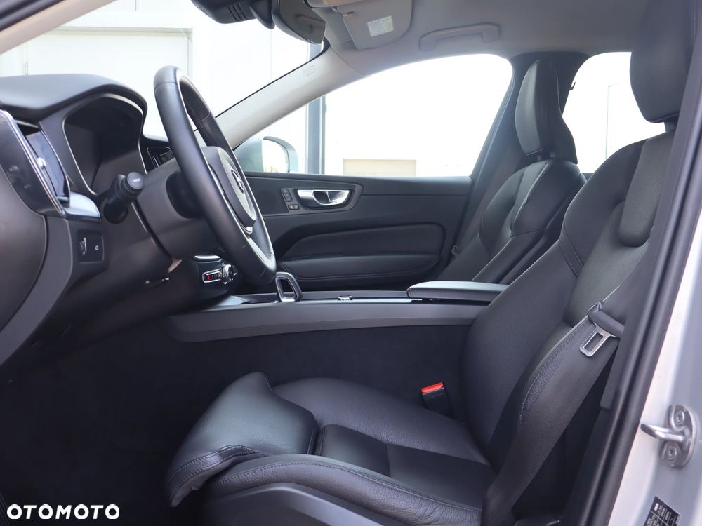 Volvo XC 60 B4 D AWD Momentum Pro - 15
