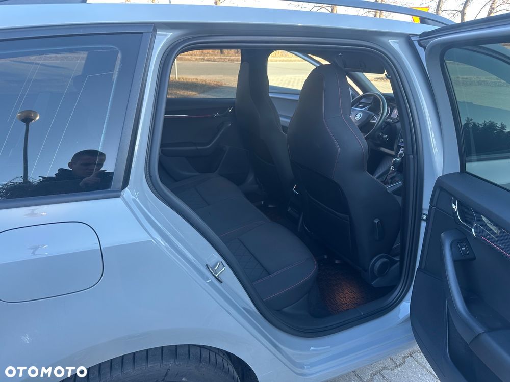 Skoda Octavia 2.0 TDI DSG RS - 13