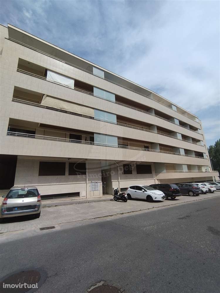 T4 com garagem para 2 carros - Grande imagem: 2/25