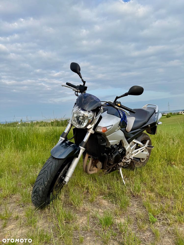 Suzuki GSR - 9