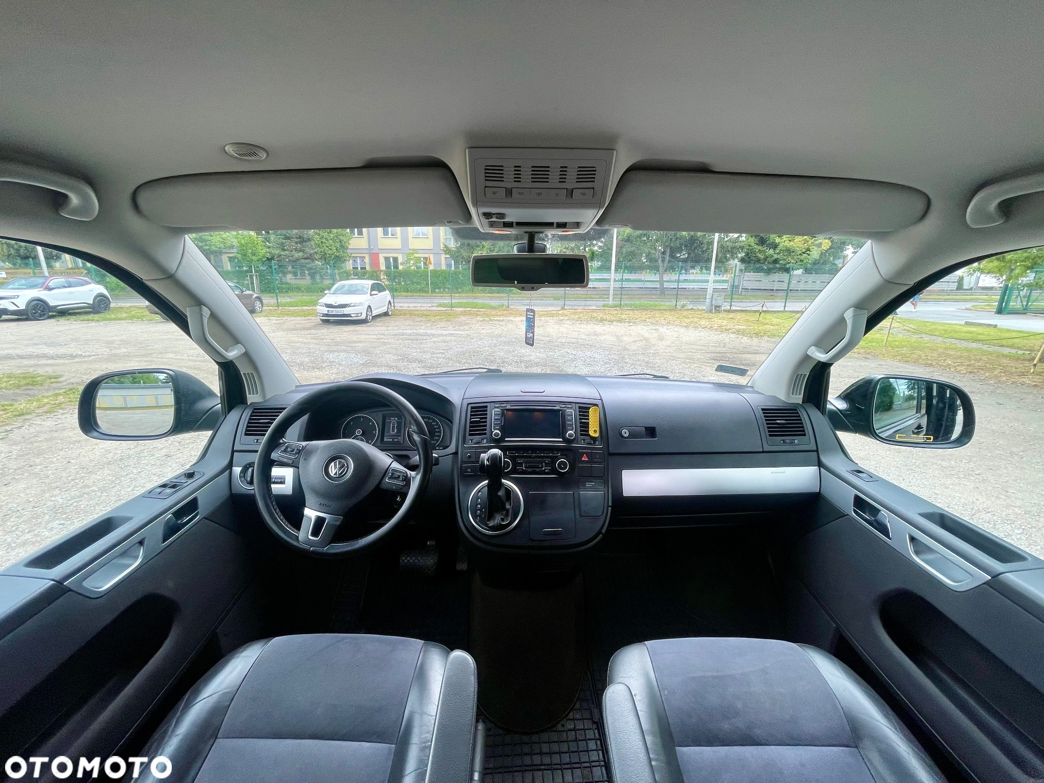 Volkswagen Multivan - 26