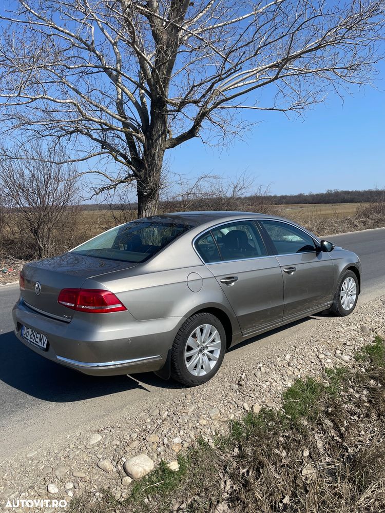 Volkswagen Passat 2.0 TDI Blue TDI DSG Comfortline - 5