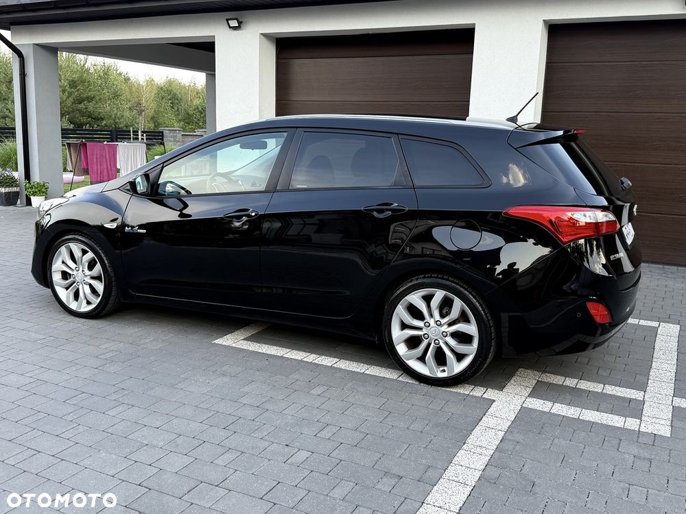 Hyundai i30 i30cw 1.6 Fifa World Cup Edition - 4