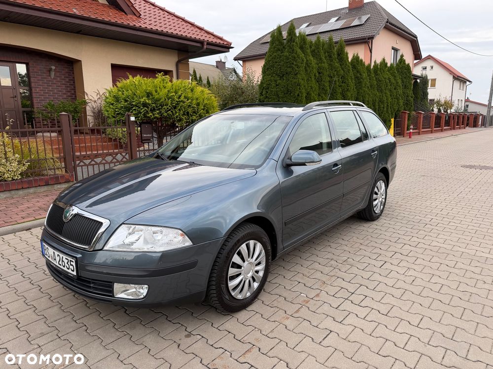 Skoda Octavia 1.6 Combi Ambiente - 1