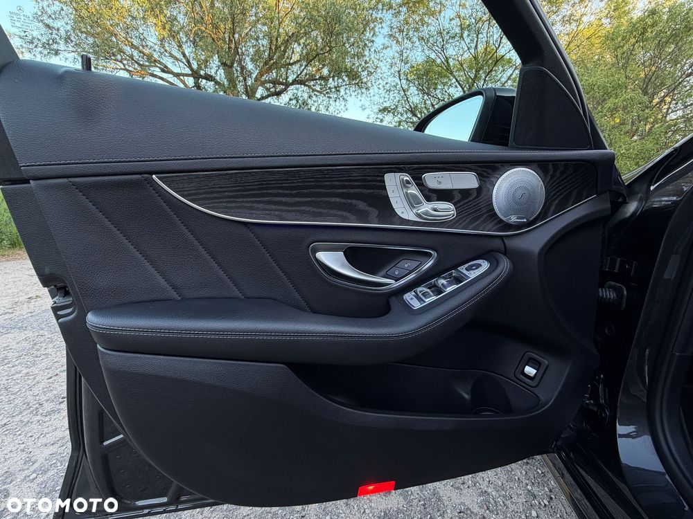 Mercedes-Benz Klasa C 400 4-Matic 9G-TRONIC - 22