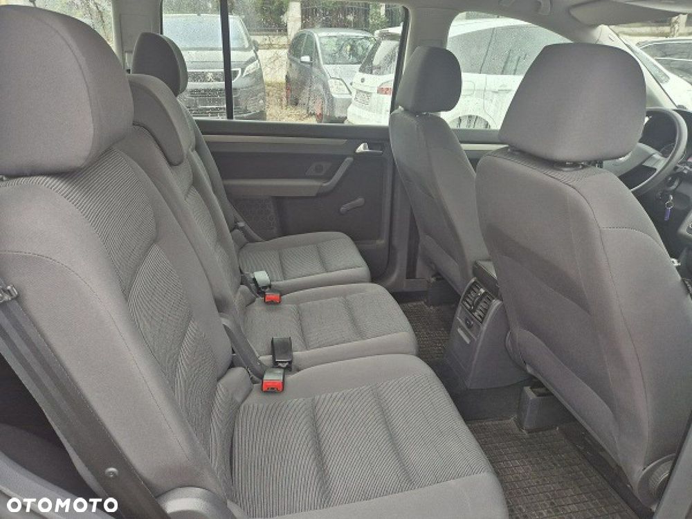 Volkswagen Touran - 14