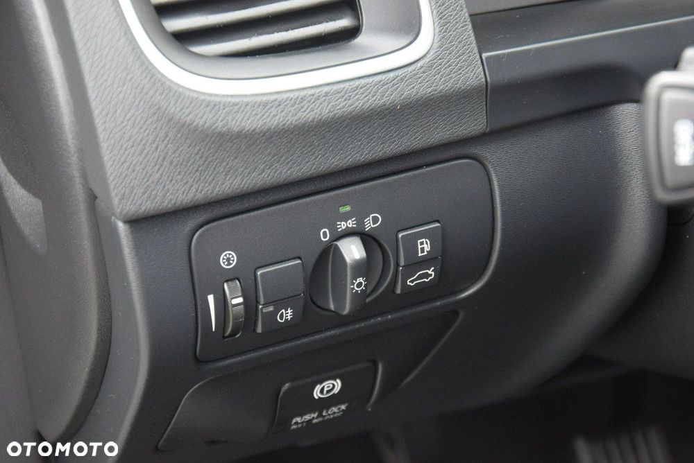 Volvo V60 D4 Momentum - 32