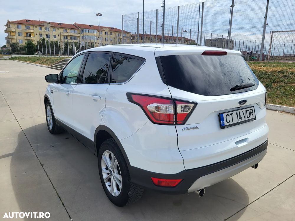 Ford Kuga 1.5 TDCi 2WD Powershift Titanium - 4