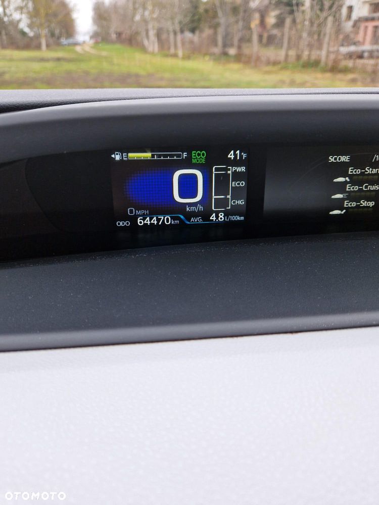 Toyota Prius Hybrid - 22
