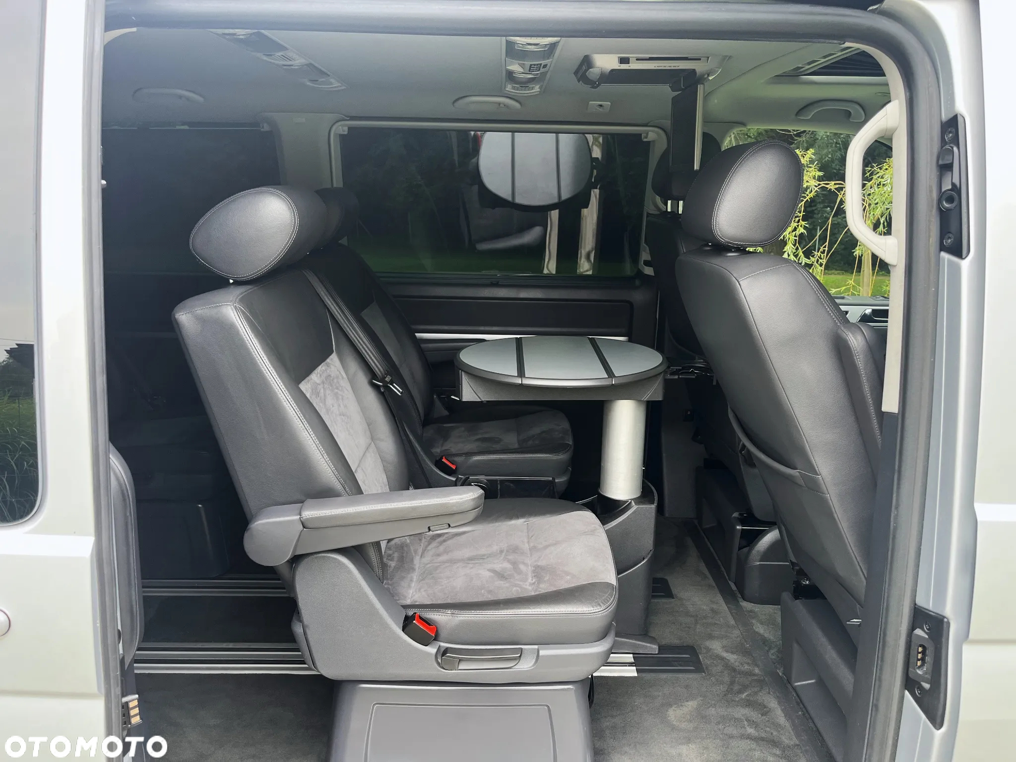 Volkswagen Multivan - 20