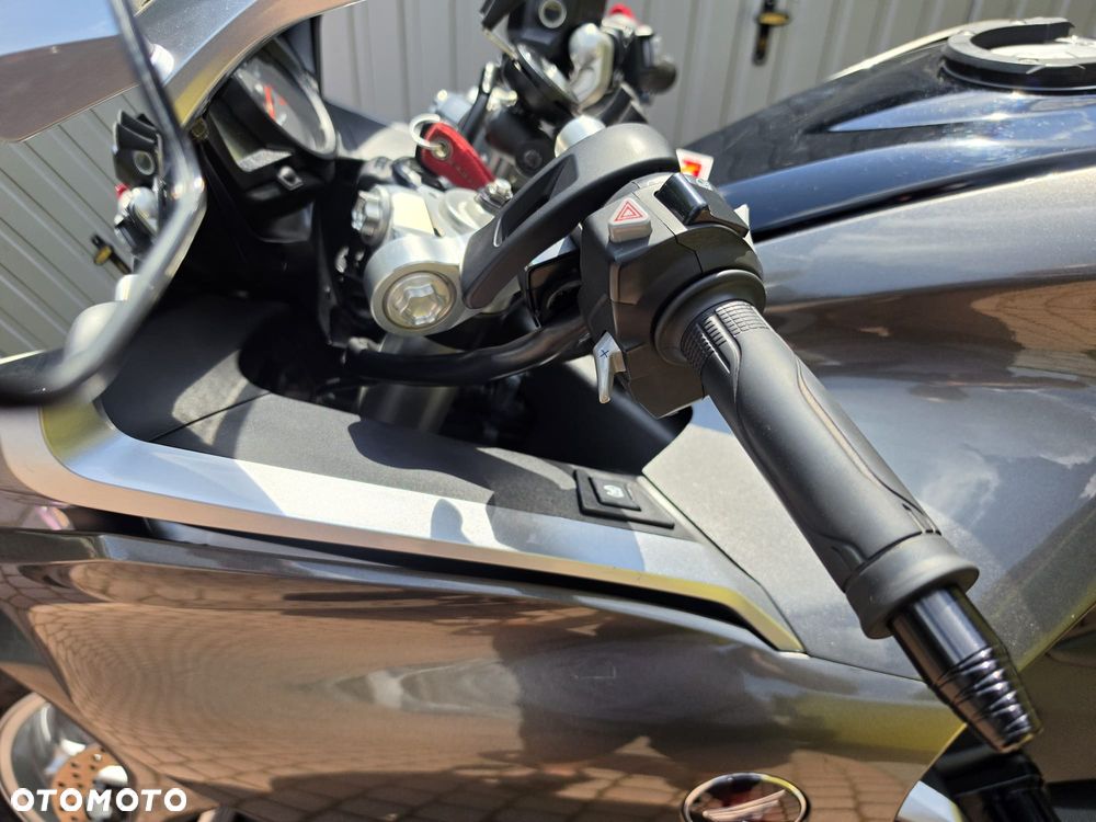 Honda VFR - 26