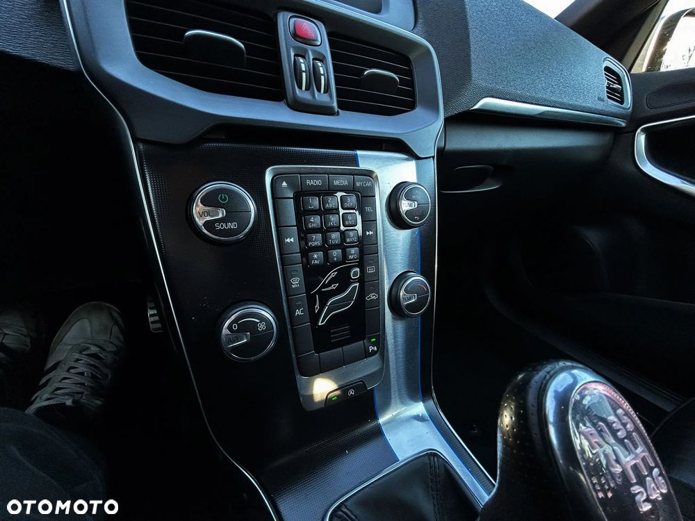 Volvo V40 D2 R Design - 35