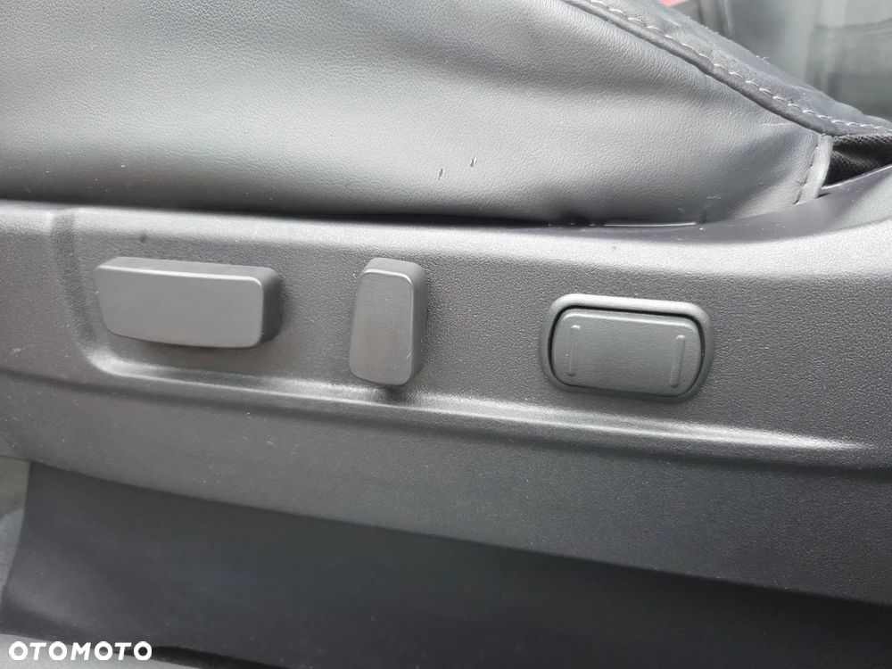 Mitsubishi Outlander - 24