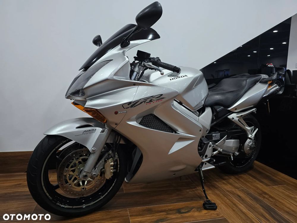 Honda VFR - 32